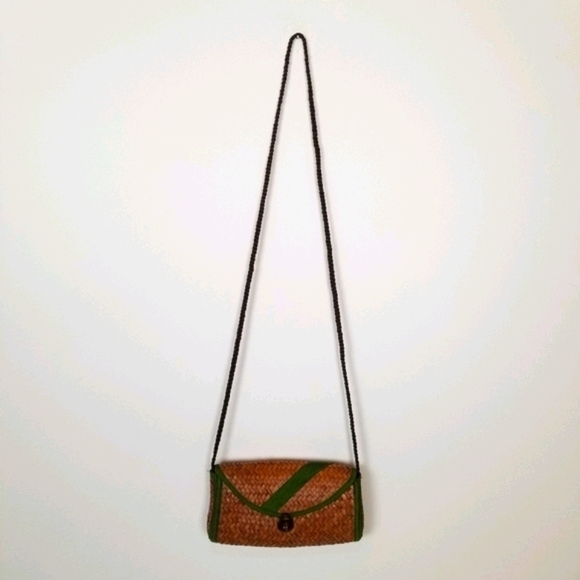 Small straw messenger bag green trim brown bead closure boho festival  9x4.5 - Picture 7 of 9